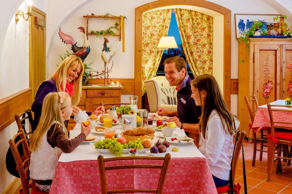 Gasthof Braeuer - Familie Eibensteiner Weißkirchen in Steiermark Esterno foto